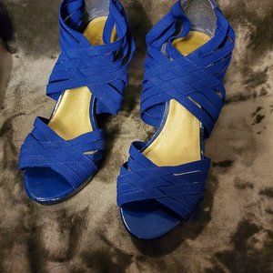 Steve Madden Neon Blue pumps